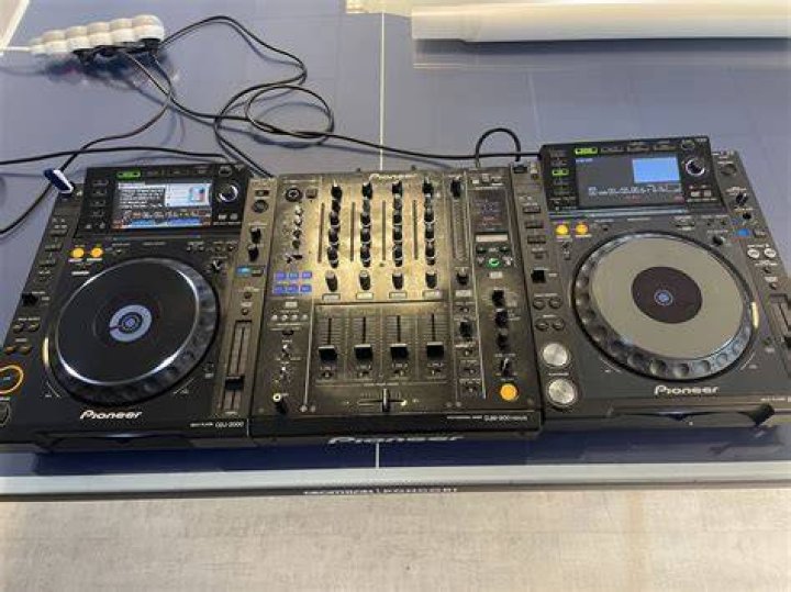 Can a Pioneer CDJ-2000 be used as a DJ?