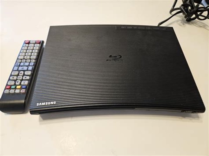 How do I change my Samsung Blu-ray player from wired to wireless?