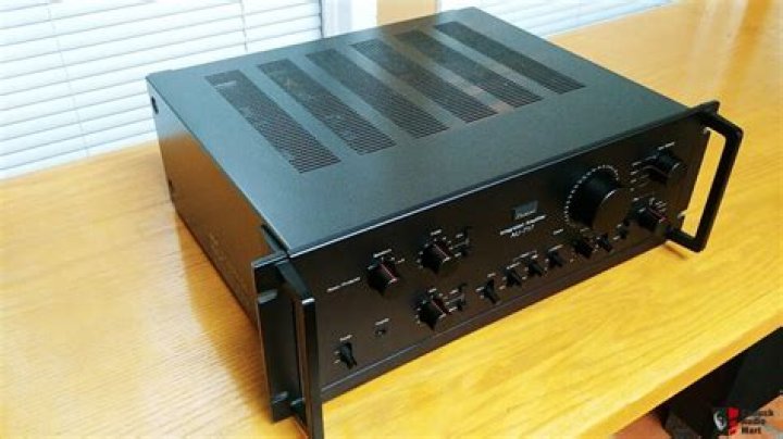 How many watts does Sansui AU 717 integrated amplifier have?