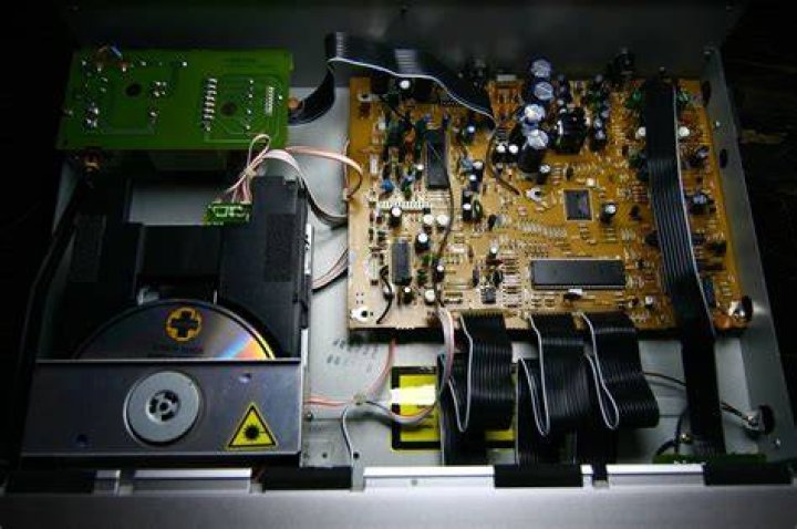What kind of sound does Nakamichi CD player 4 make?