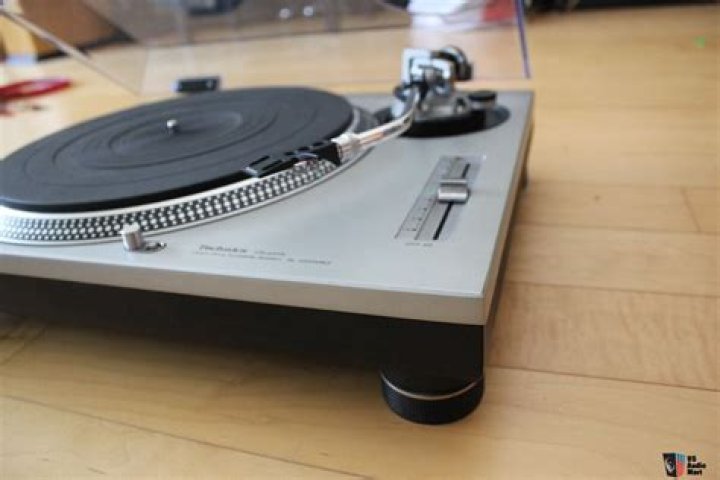 What kind of turntable is Technics sl1200mk2?