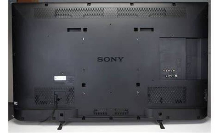 What makes a Sony KDL 70r550a so good?